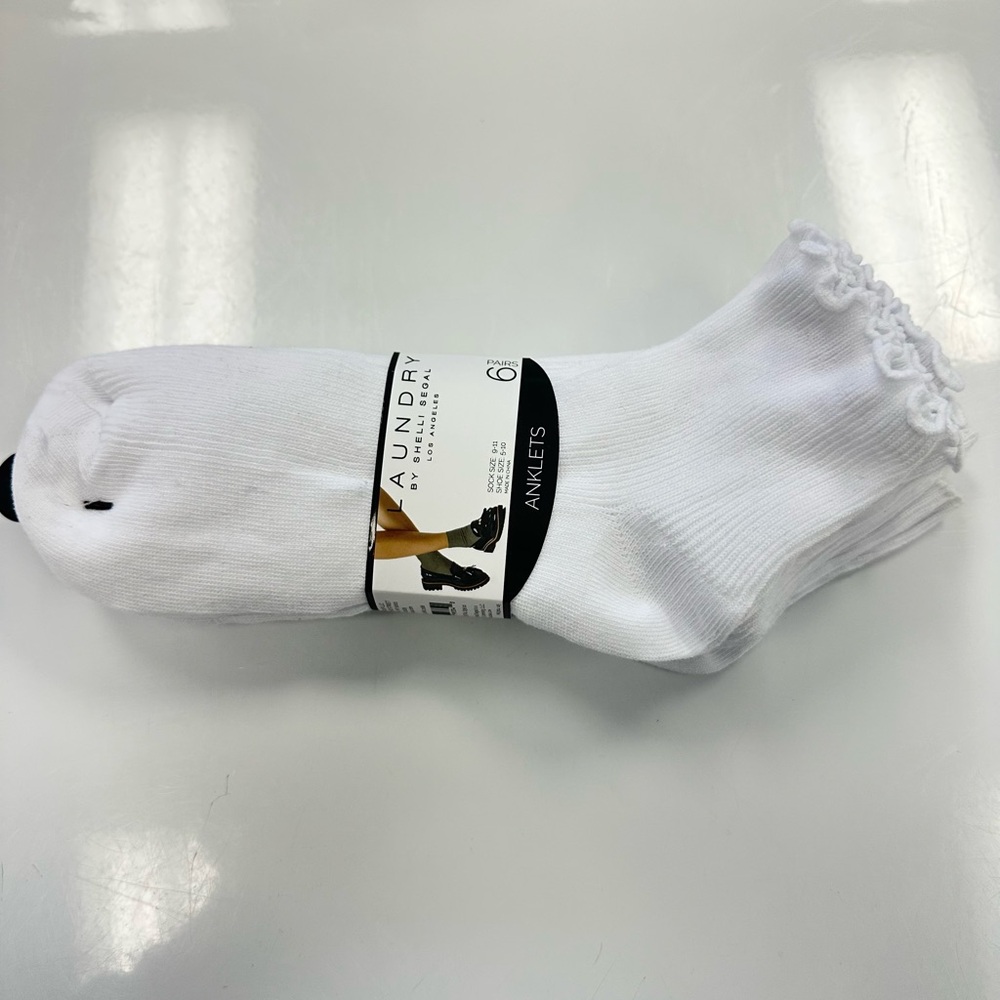 Laundry By Shelli Segal White Anklet Socks
